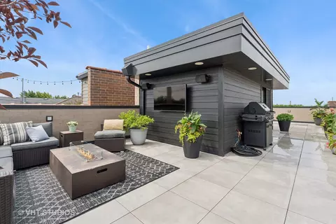 Exterior - 2724 N Wayne Ave #3, Chicago, IL 60614 photo 4 of 5