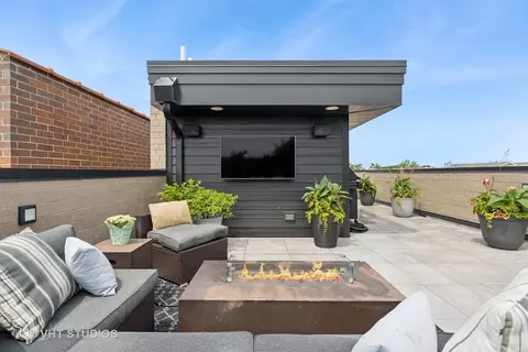 Exterior - 2724 N Wayne Ave #3, Chicago, IL 60614 photo 5 of 5