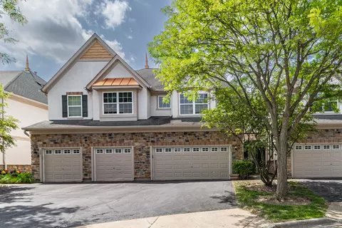403 Shadow Creek Dr, Vernon Hills, IL 60061
