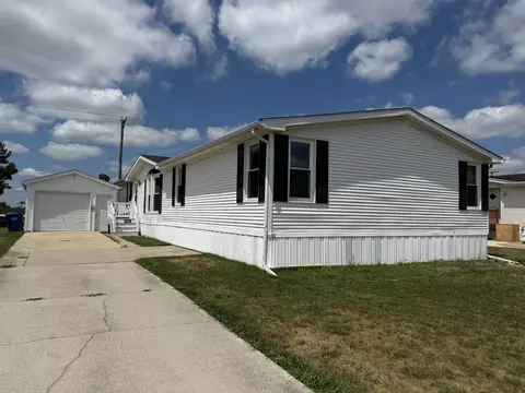 12 Drake Ln, Beecher, IL 60401