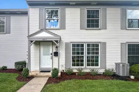 1661 Farragut Ct #E, Wheaton, IL 60189
