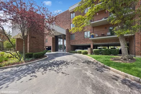 6585 Main St #401, Downers Grove, IL 60516