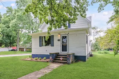 408 N Henson Rd, Villa Grove, IL 61956