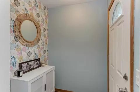 Entry Way - 202 Willard Ave, Ottawa, IL 61350 photo 2 of 2