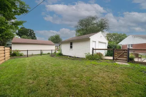 Exterior - 202 Willard Ave, Ottawa, IL 61350 photo 4 of 5