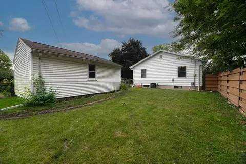 Exterior - 202 Willard Ave, Ottawa, IL 61350 photo 5 of 5