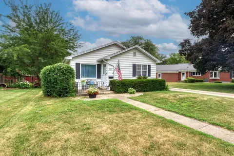 Exterior - 202 Willard Ave, Ottawa, IL 61350 photo 2 of 5