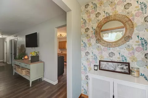 Entry Way - 202 Willard Ave, Ottawa, IL 61350 photo 1 of 2