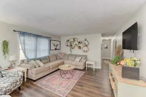 Living - 202 Willard Ave, Ottawa, IL 61350 photo 1 of 1
