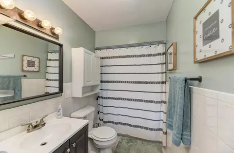 Bath - 202 Willard Ave, Ottawa, IL 61350 photo 1 of 1