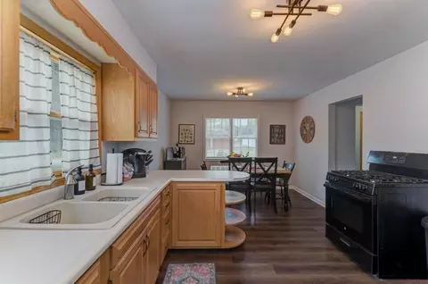 Kitchen - 202 Willard Ave, Ottawa, IL 61350 photo 4 of 4