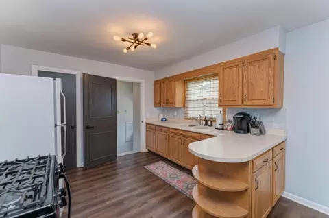 Kitchen - 202 Willard Ave, Ottawa, IL 61350 photo 2 of 4