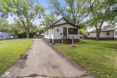 124 SW Circle Dr, Joliet, IL 60433