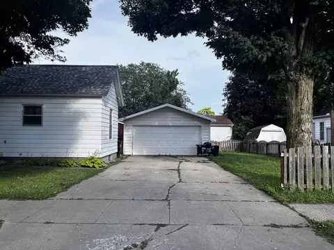 Exterior - 201 E Morris St, Morrison, IL 61270 photo 3 of 5