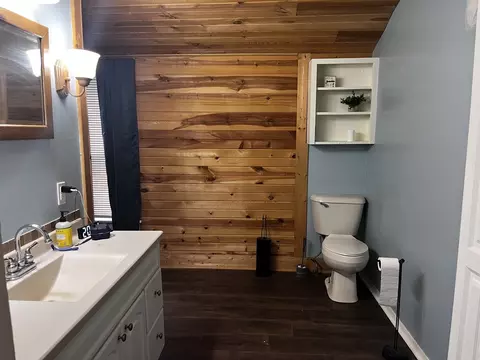 Bath - 201 E Morris St, Morrison, IL 61270 photo 2 of 4