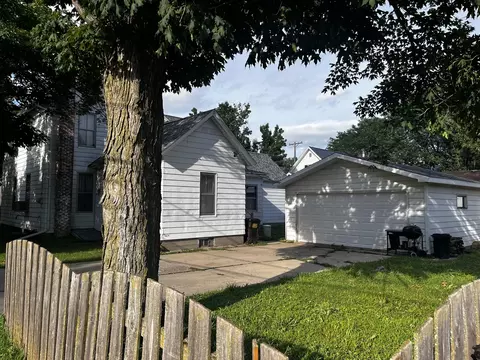 Exterior - 201 E Morris St, Morrison, IL 61270 photo 4 of 5