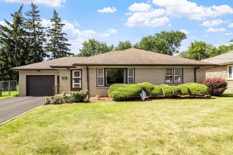 557 E 2nd St, Lockport, IL 60441