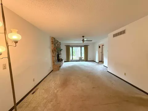 Living - Undisclosed, Dixon, IL 61021 photo 2 of 4