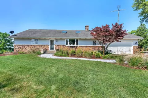 9829 N 2700 East Rd, Forrest, IL 61741