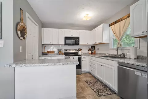1907 Cloud St, Bloomington, IL 61701 photo 9