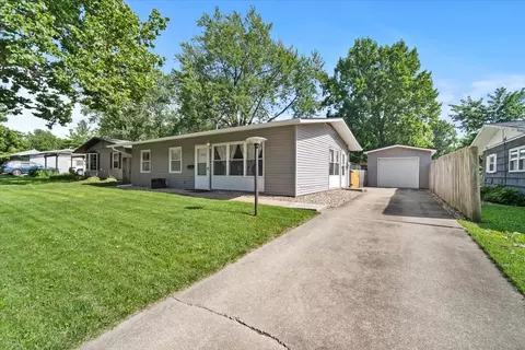 1907 Cloud St, Bloomington, IL 61701