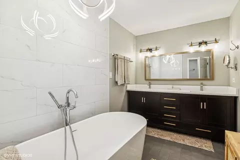 Bath - 1622 Glenview Rd, Glenview, IL 60025 photo 2 of 3