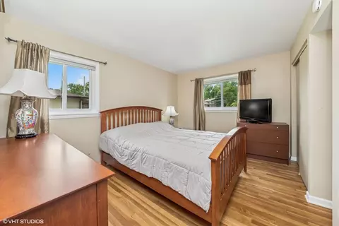 320 Pleasant St, Hoffman Estates, IL 60169 photo 12