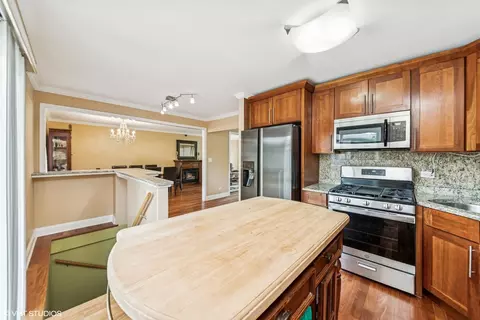 320 Pleasant St, Hoffman Estates, IL 60169 photo 6