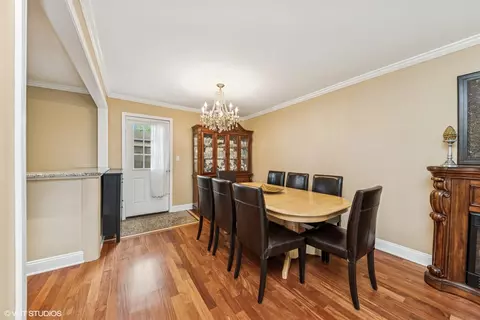 320 Pleasant St, Hoffman Estates, IL 60169 photo 3