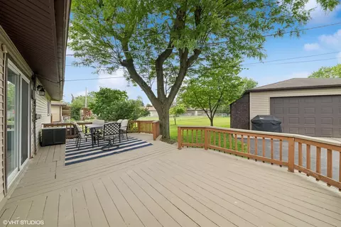 320 Pleasant St, Hoffman Estates, IL 60169 photo 17