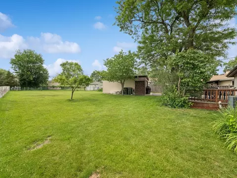320 Pleasant St, Hoffman Estates, IL 60169 photo 20