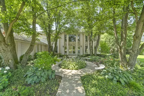2372 Tennyson Ln, Highland Park, IL 60035