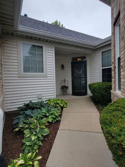 21419 Mays Lake Dr, Crest Hill, IL 60403