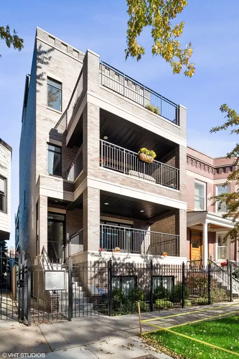 1242 W Grace St #3, Chicago, IL 60613