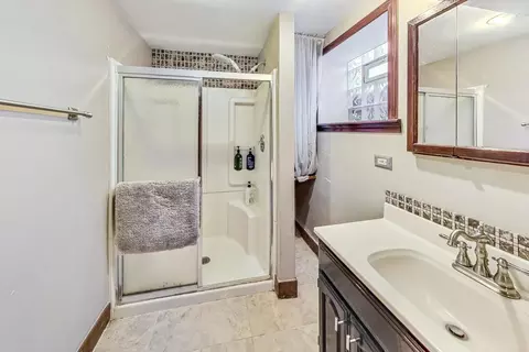 Bath - 7102 Riverside Dr, Berwyn, IL 60402 photo 4 of 4