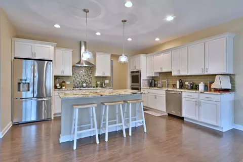 Kitchen - 222 N Sunset Ln, Addison, IL 60101 photo 3 of 4