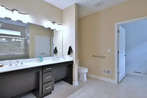 Bath - 222 N Sunset Ln, Addison, IL 60101 photo 4 of 5