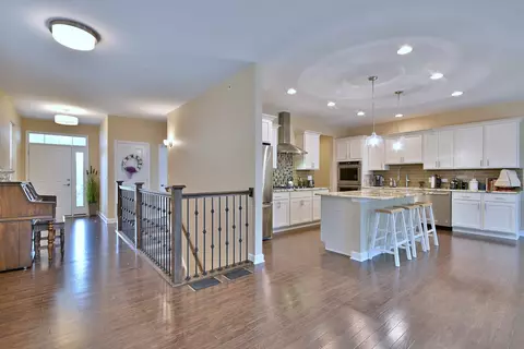 Entry Way - 222 N Sunset Ln, Addison, IL 60101 photo 3 of 5