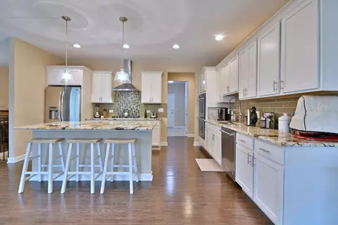 Kitchen - 222 N Sunset Ln, Addison, IL 60101 photo 2 of 4