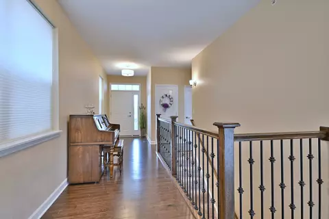 Entry Way - 222 N Sunset Ln, Addison, IL 60101 photo 4 of 5