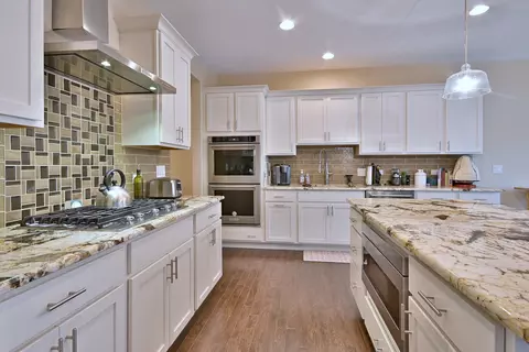 Kitchen - 222 N Sunset Ln, Addison, IL 60101 photo 4 of 4