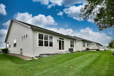 Exterior - 222 N Sunset Ln, Addison, IL 60101 photo 5 of 8