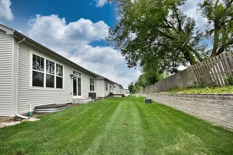 Exterior - 222 N Sunset Ln, Addison, IL 60101 photo 6 of 8