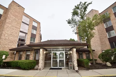 1101 S Hunt Club Dr #115, Mount Prospect, IL 60056