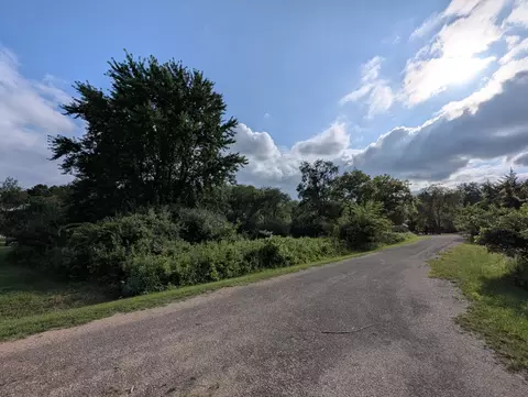 210 Platte Dr, Dixon, IL 61021 photo 2