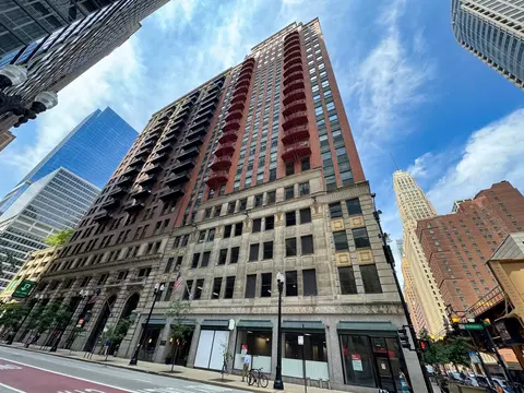 208 W Washington St #1006, Chicago, IL 60606