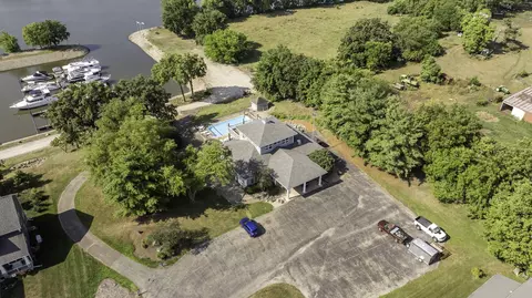 View/Area - 570 Logue Cir, Seneca, IL 61360 photo 3 of 9