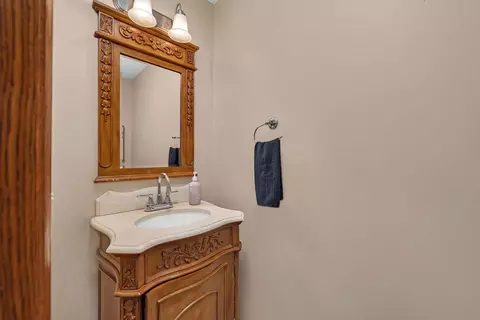 Bath - 570 Logue Cir, Seneca, IL 61360 photo 1 of 4