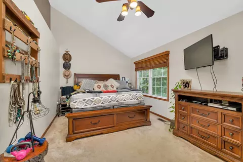 Bedroom - 570 Logue Cir, Seneca, IL 61360 photo 1 of 6