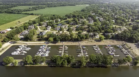 View/Area - 570 Logue Cir, Seneca, IL 61360 photo 1 of 9